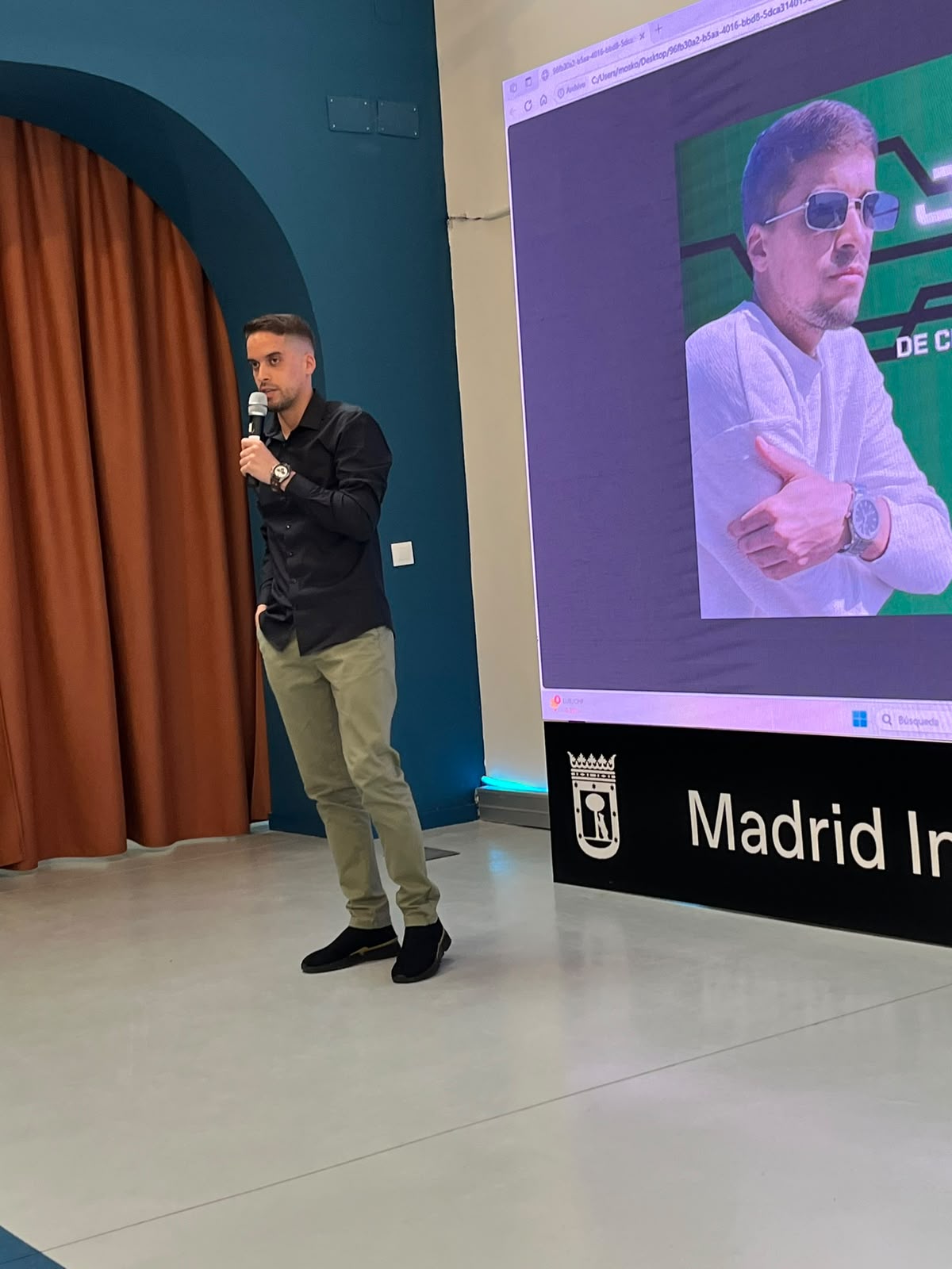 José Miguel López presentando Crypto Finanzas en Synergia, Madrid